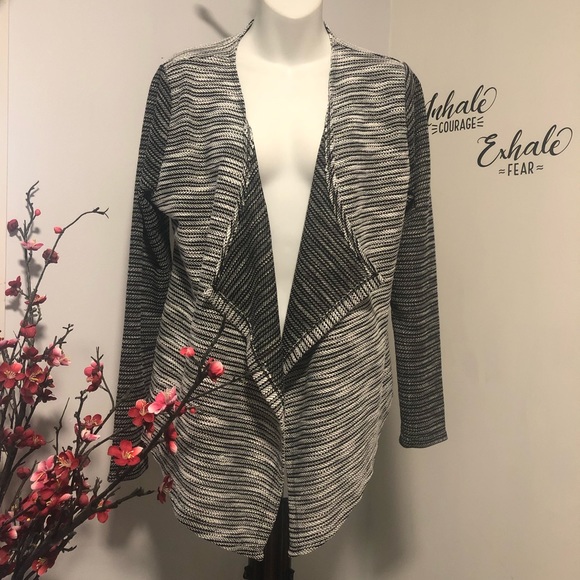 Karen Brooks Black & White Strip Shrug Front Open - Picture 2 of 7